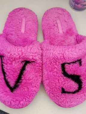 Victoria's Secret Black and Hot Pink Slide Sandal